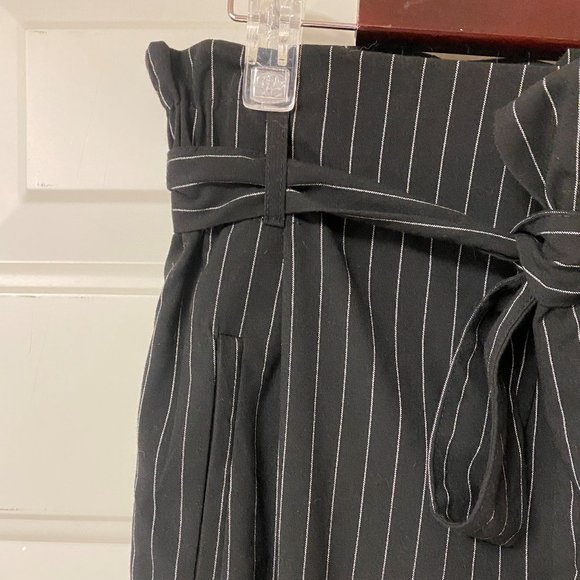 Ardene's Cropped Striped Dress Pants Medium - Picture 4 of 6